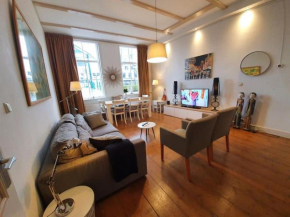 Canal House 8 Person